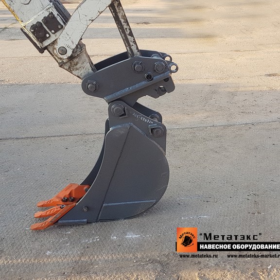 Ковш универсальный DB_BL-0,22-800 для экскаватора-погрузчика (Hyundai R80-7)